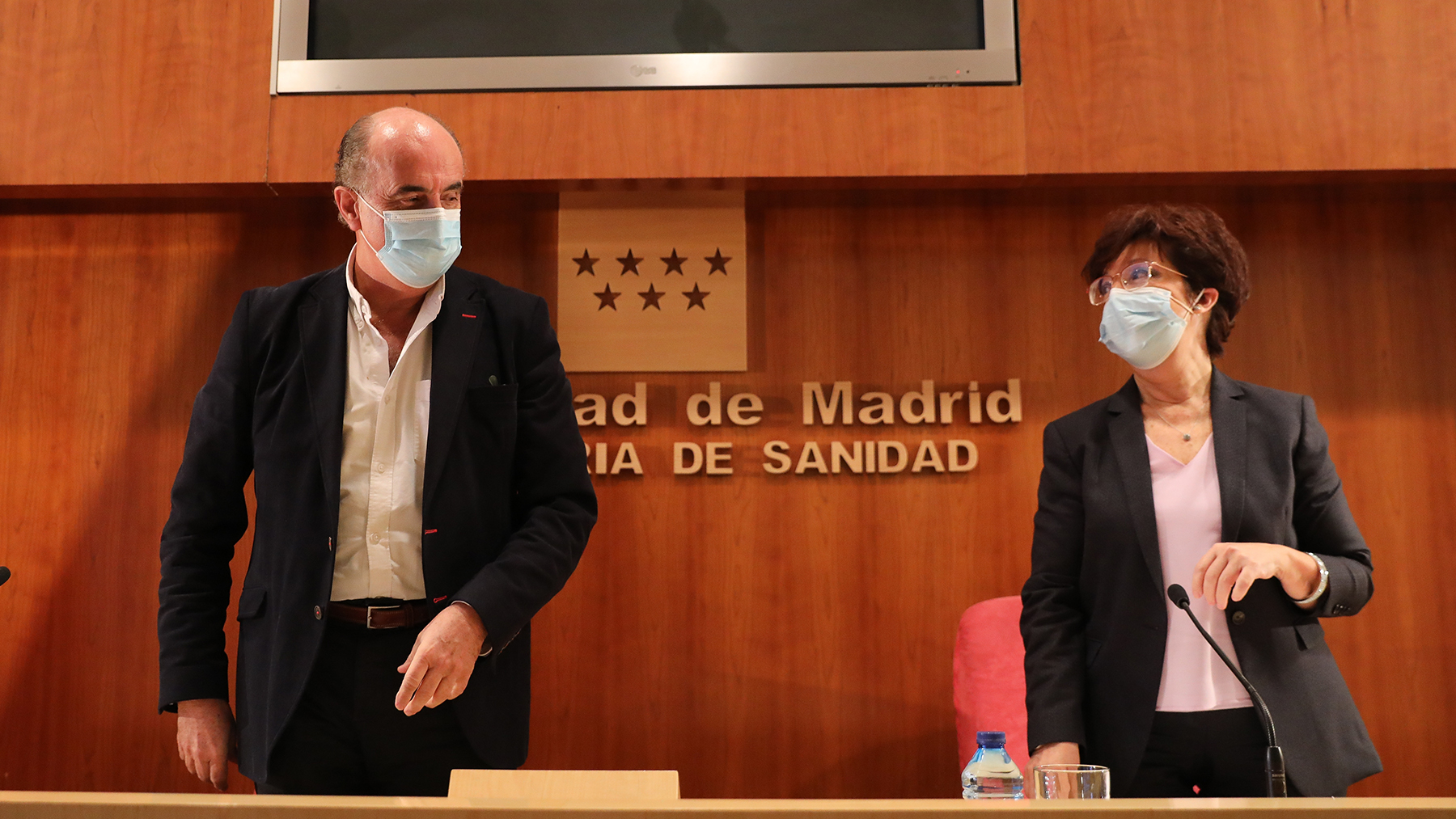 El viceconsejero de Asistencia Sanitaria y Salud Pública de la Comunidad, Antonio Zapatero, y la directora general de Salud Pública, Elena Andradas.