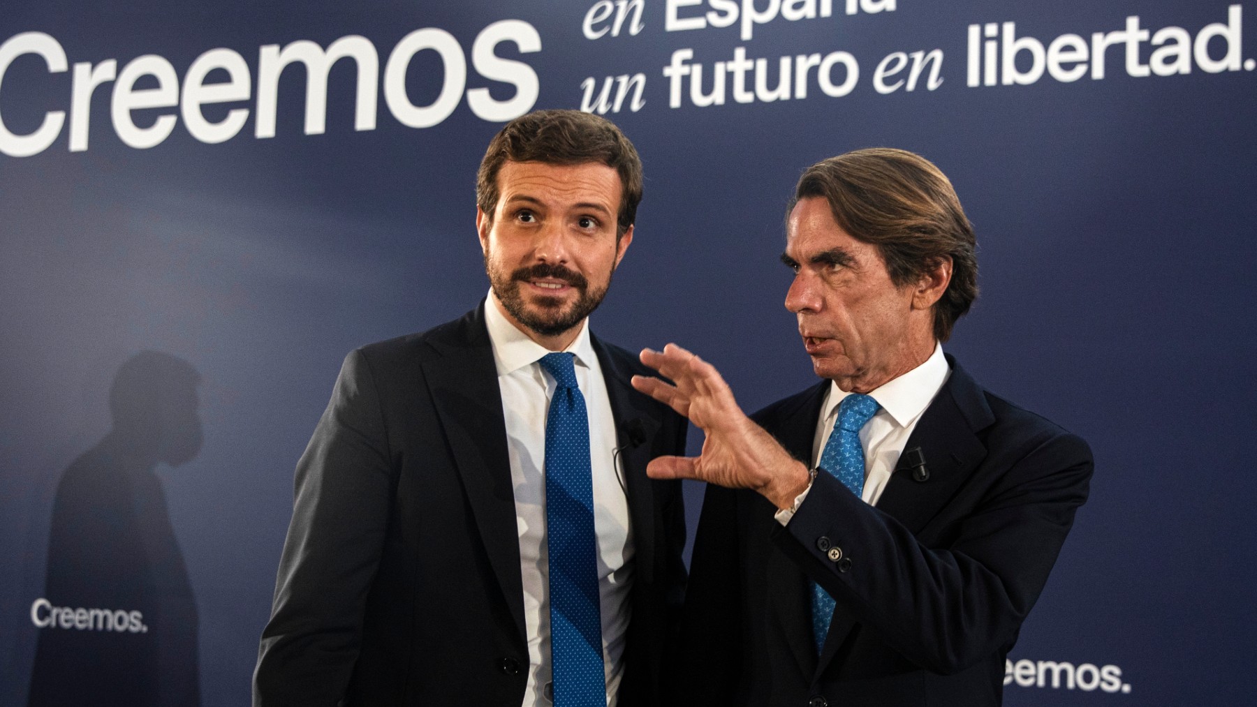 Pablo Casado y José María Aznar. (Foto: Europa Press)