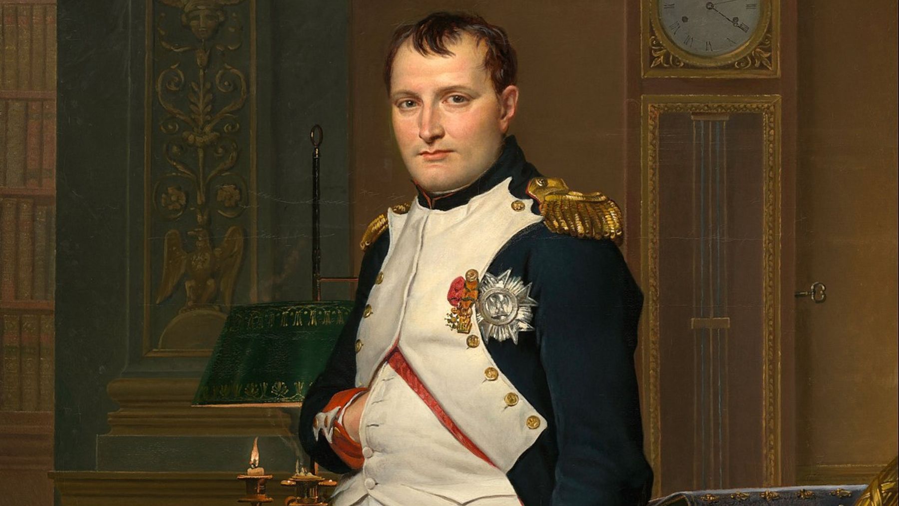 La razón para la pose de Napoleón Bonaparte en los cuadros