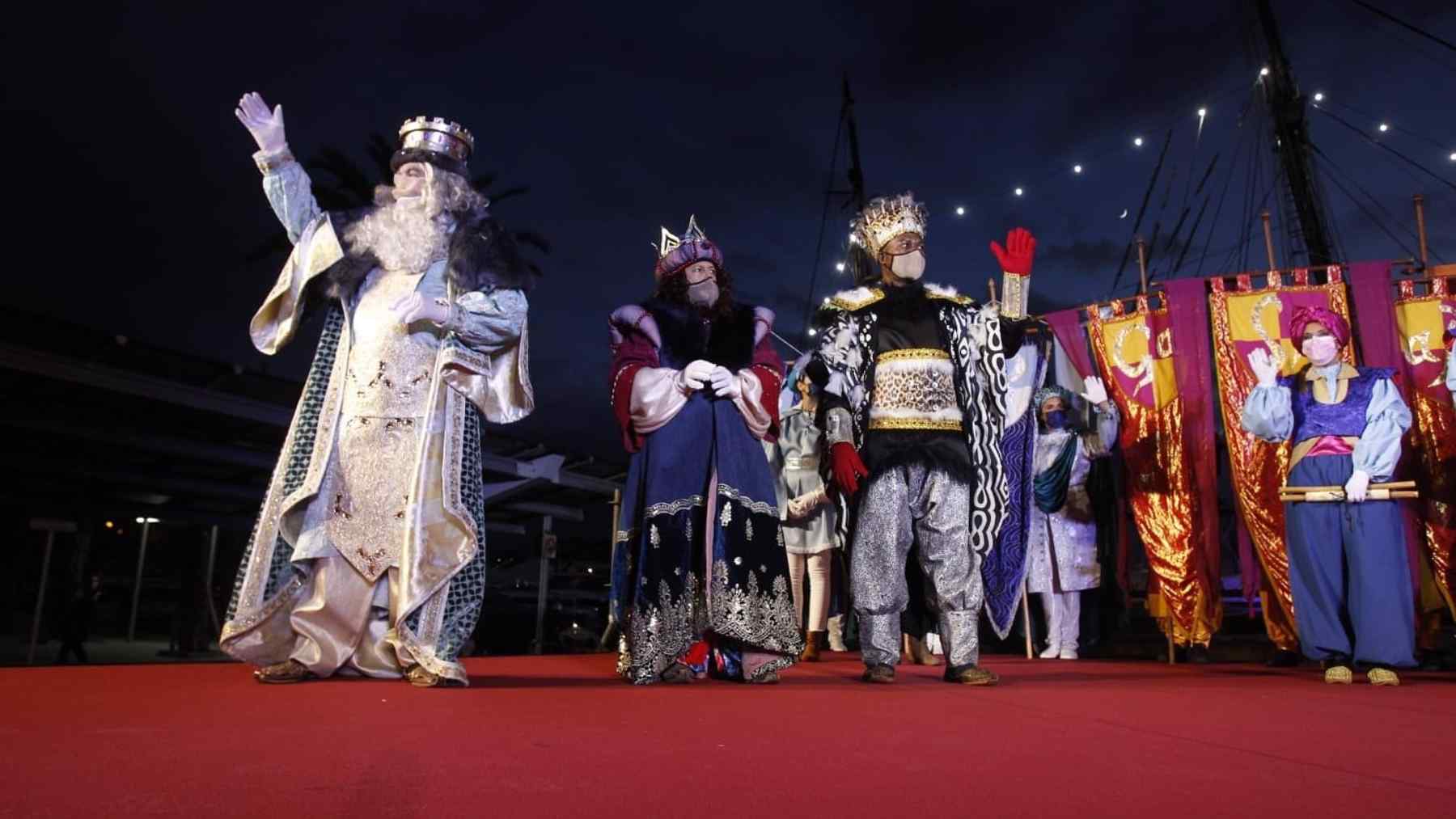 Los Reyes Magos a su llegada al Moll Vell de Palma.