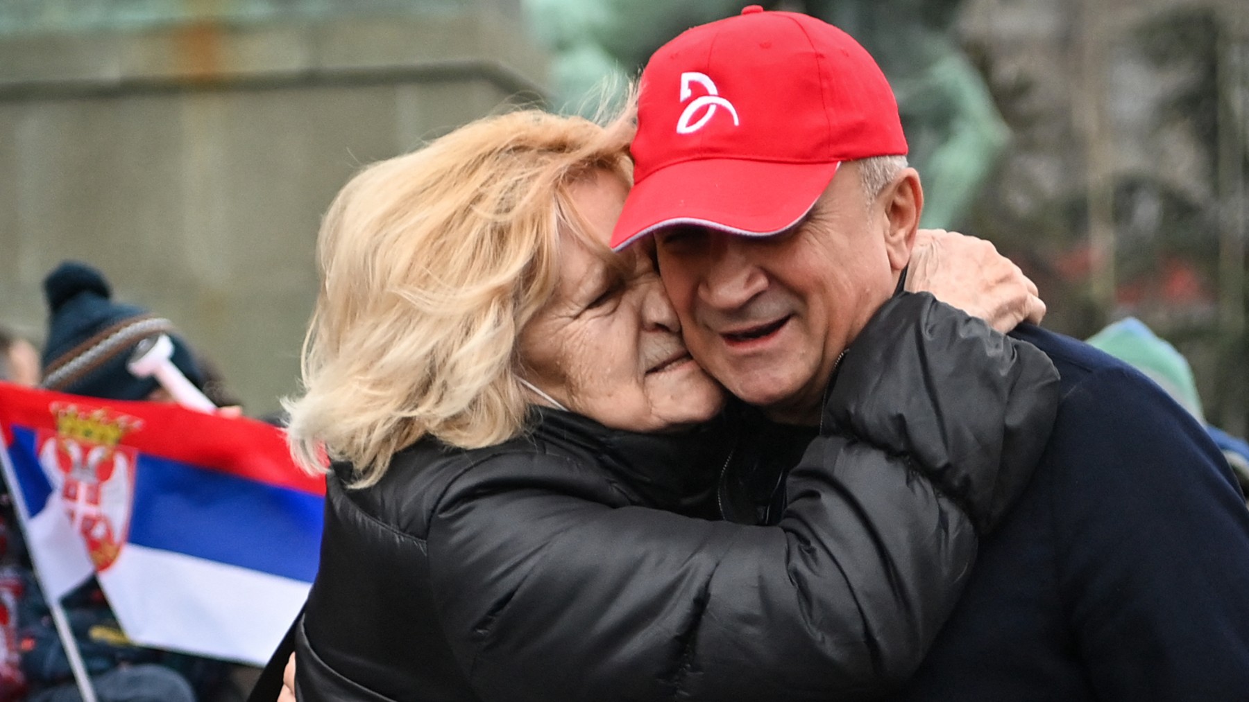 La familia Djokovic llora por su hijo. (AFP)