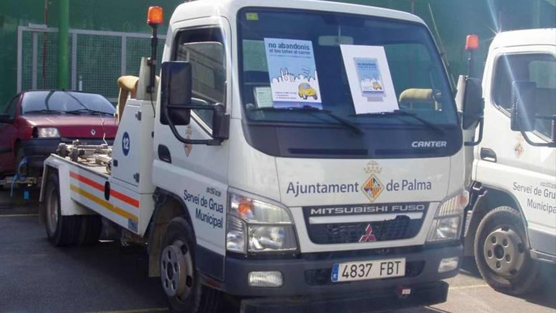 Vehículo del servicio de la grúa del Ayuntamiento de Palma.