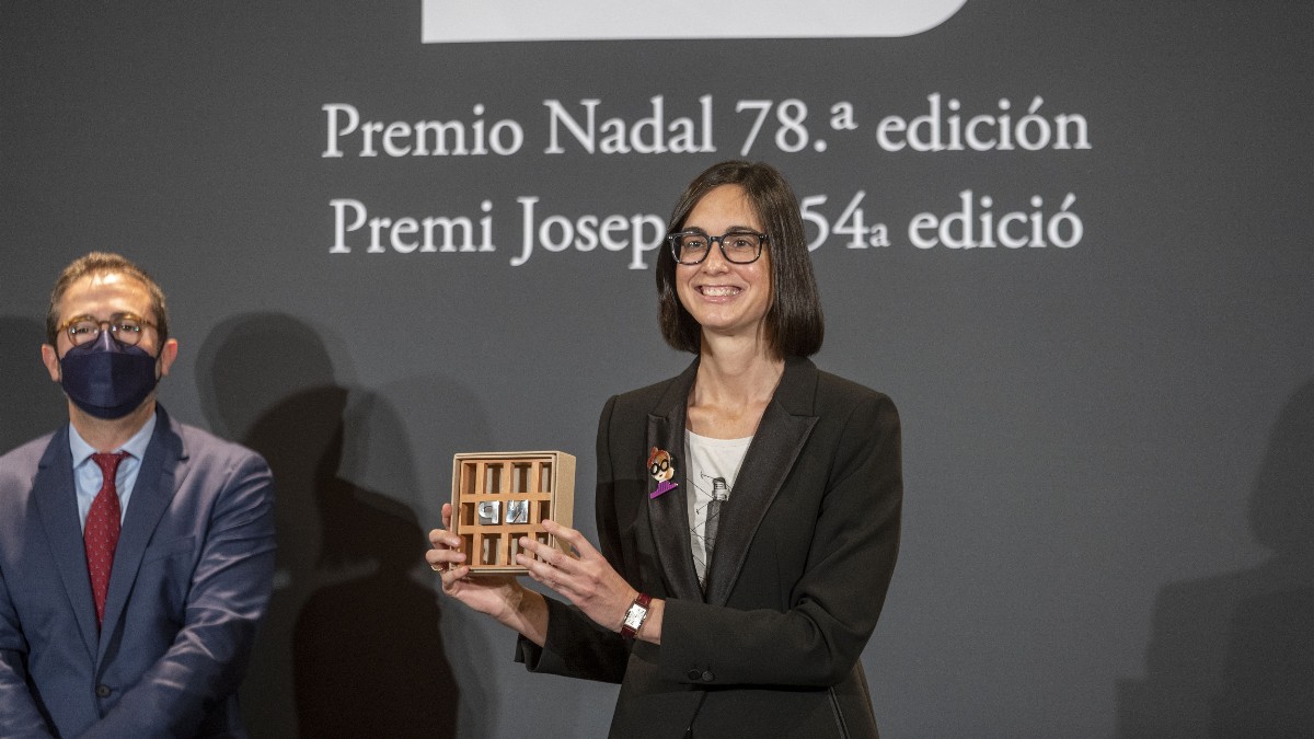 La periodista Inés Martín Rodrigo gana el Premio Nadal con ‘Las formas del querer’.
