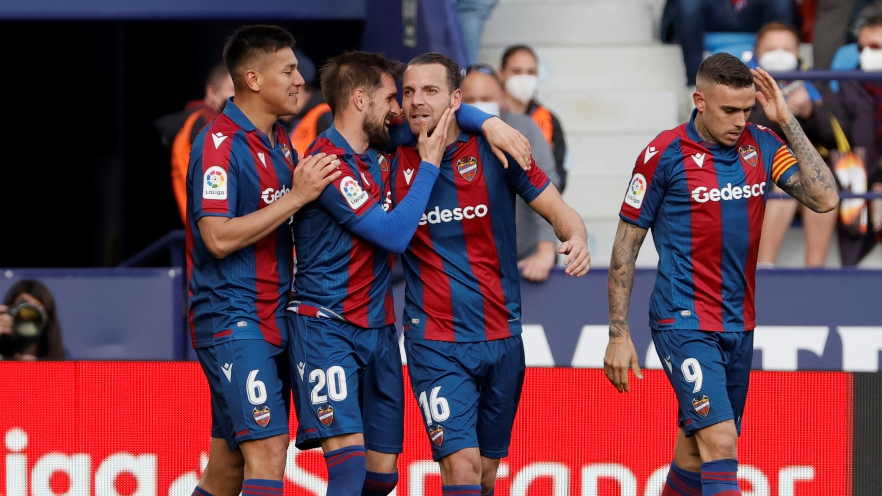 El Levante celebra su primera victoria del curso. (EFE)