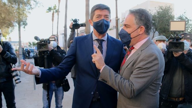 El vicepresidente de la Junta, Juan Marín (i), a su llegada este martes a la Alcazaba de Almería.