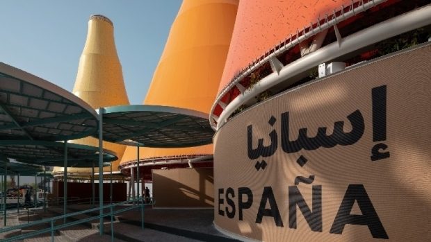España aparta la bandera en la Expo de Dubái mientras países como EEUU e Italia la exhiben a todo tren