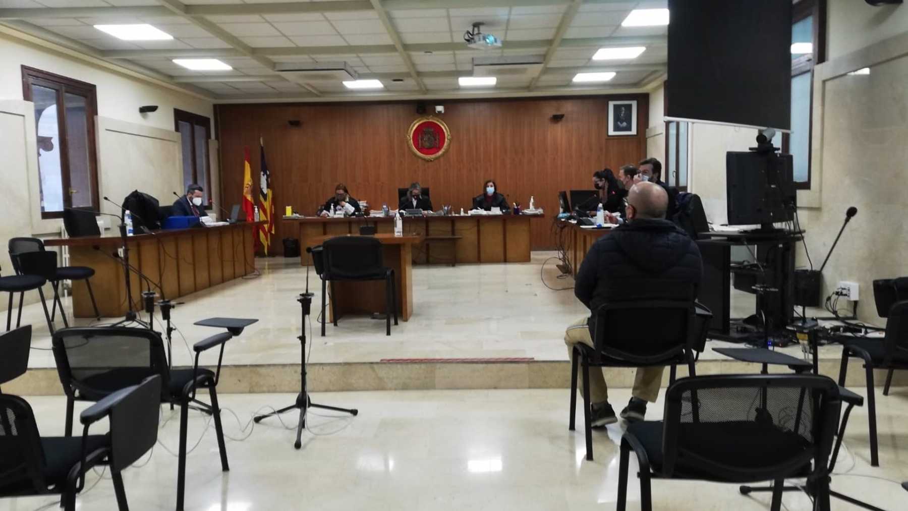 Juicio al hombre acusado de abusar de la nieta de su pareja.