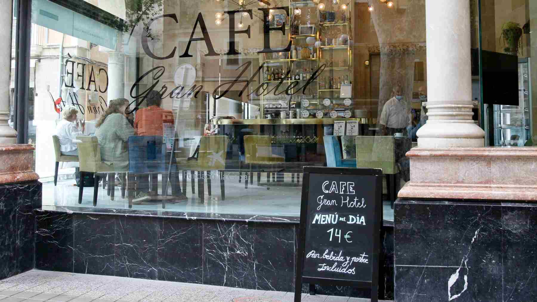 Exterior del Cafè del Gran Hotel en Palma. Foto: Isaac Buj / Europa Press.