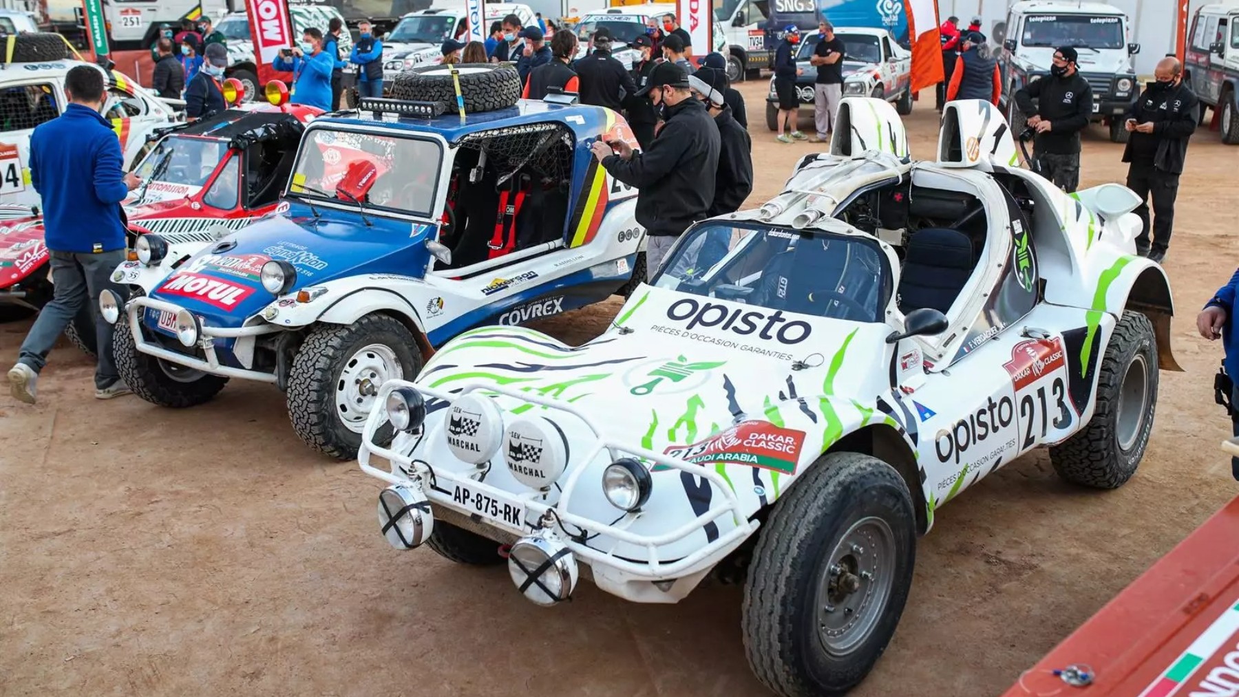 Vehículos de la categoría Dakar Classic, en la que era mecánico Quentin Lavalée. (Europa Press)