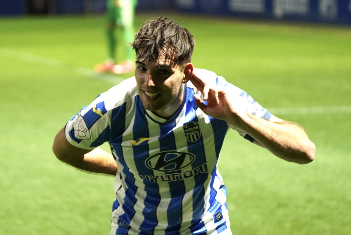 Manel Martínez celebrando un gol