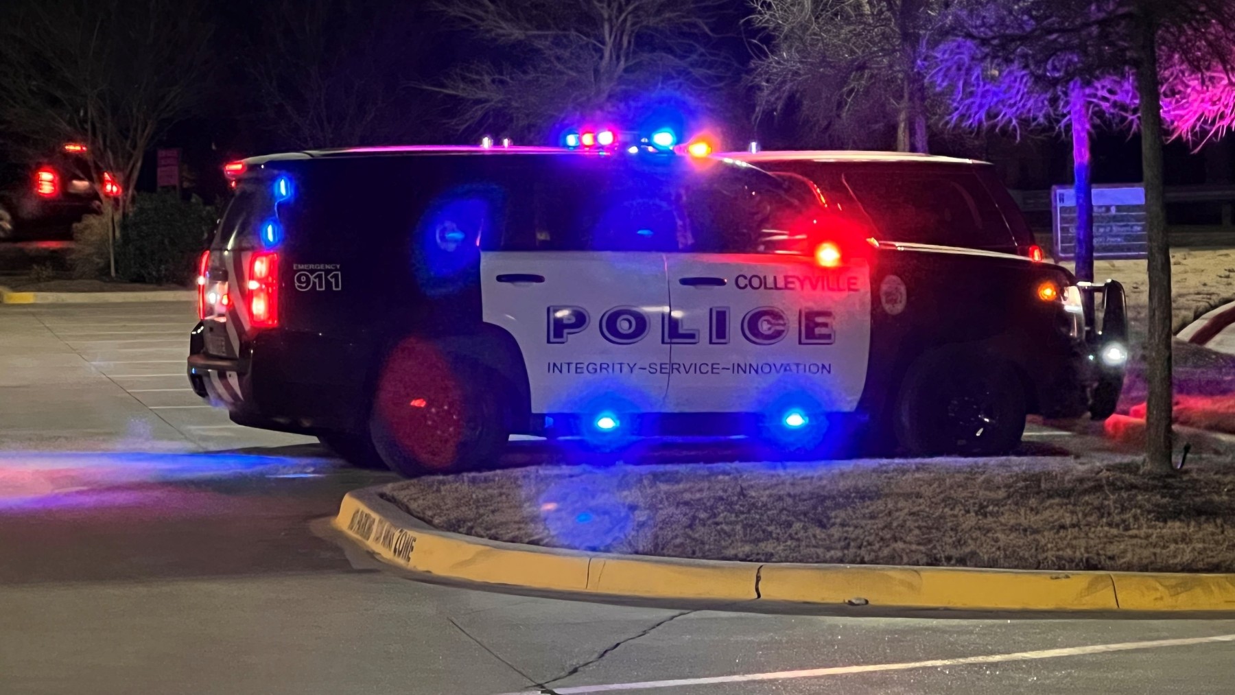 Un coche de la Policía de Dallas, en Texas, Estados Unidos, durante un secuestro en una sinagoga.