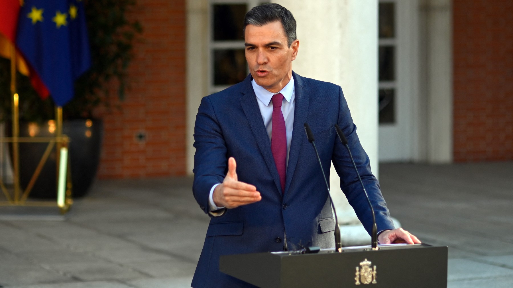 Pedro Sánchez respondiendo a las preguntas de la prensa. (AFP)