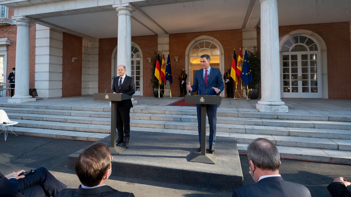 El nuevo canciller alemán, Olaf Scholz, y el presidente del Gobierno, Pedro Sánchez.