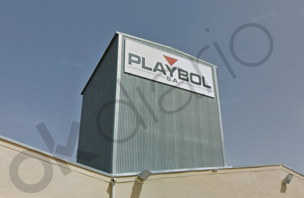 Torreón de las naves industriales de Algete con el logo de Playbol SA.