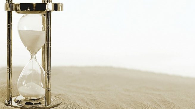 ¿Quién inventó el reloj de arena y cuándo lo hizo?