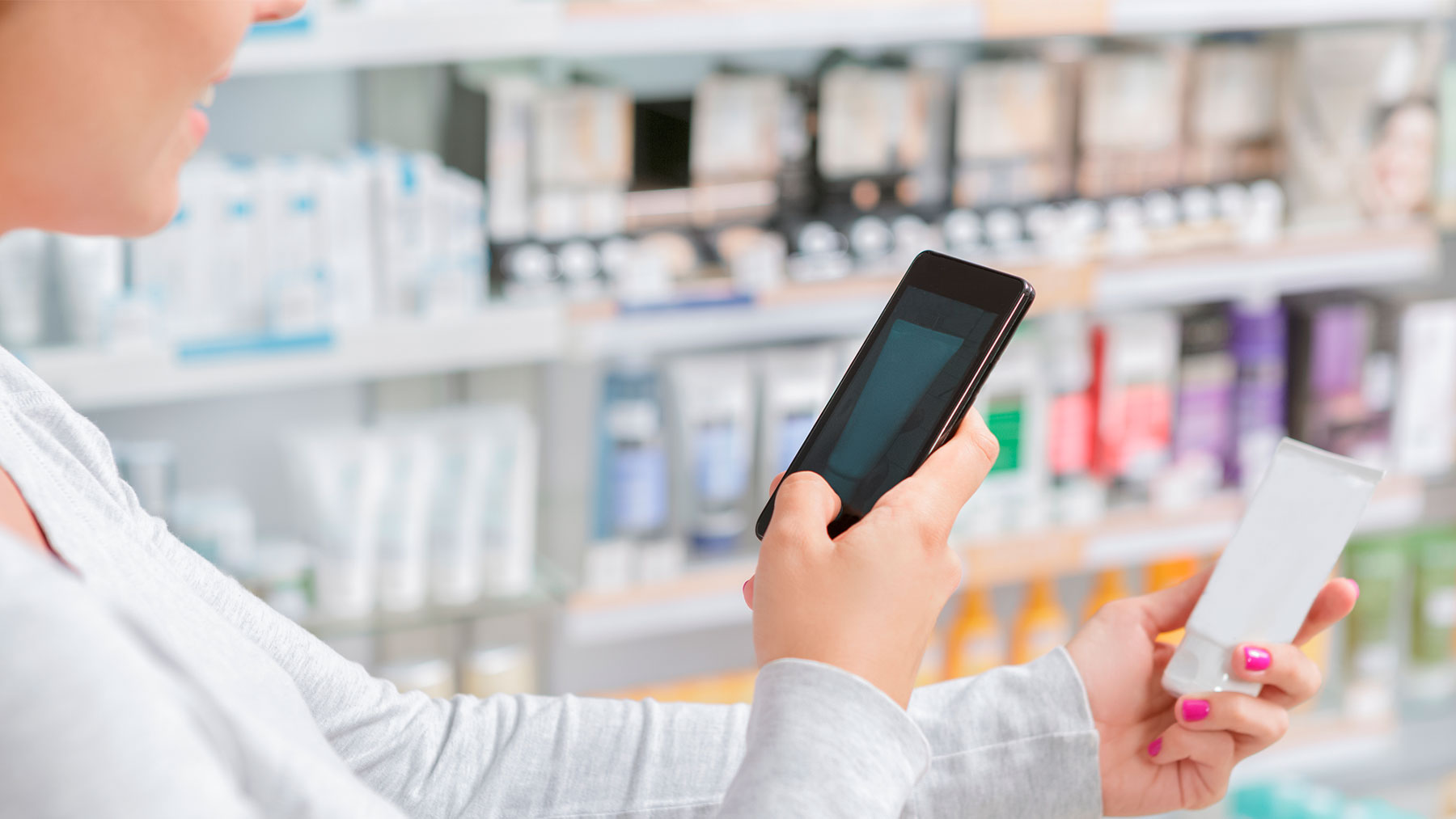 Las nuevas tecnologías facilitan el acceso a los servicios que ofrece la farmacia.
