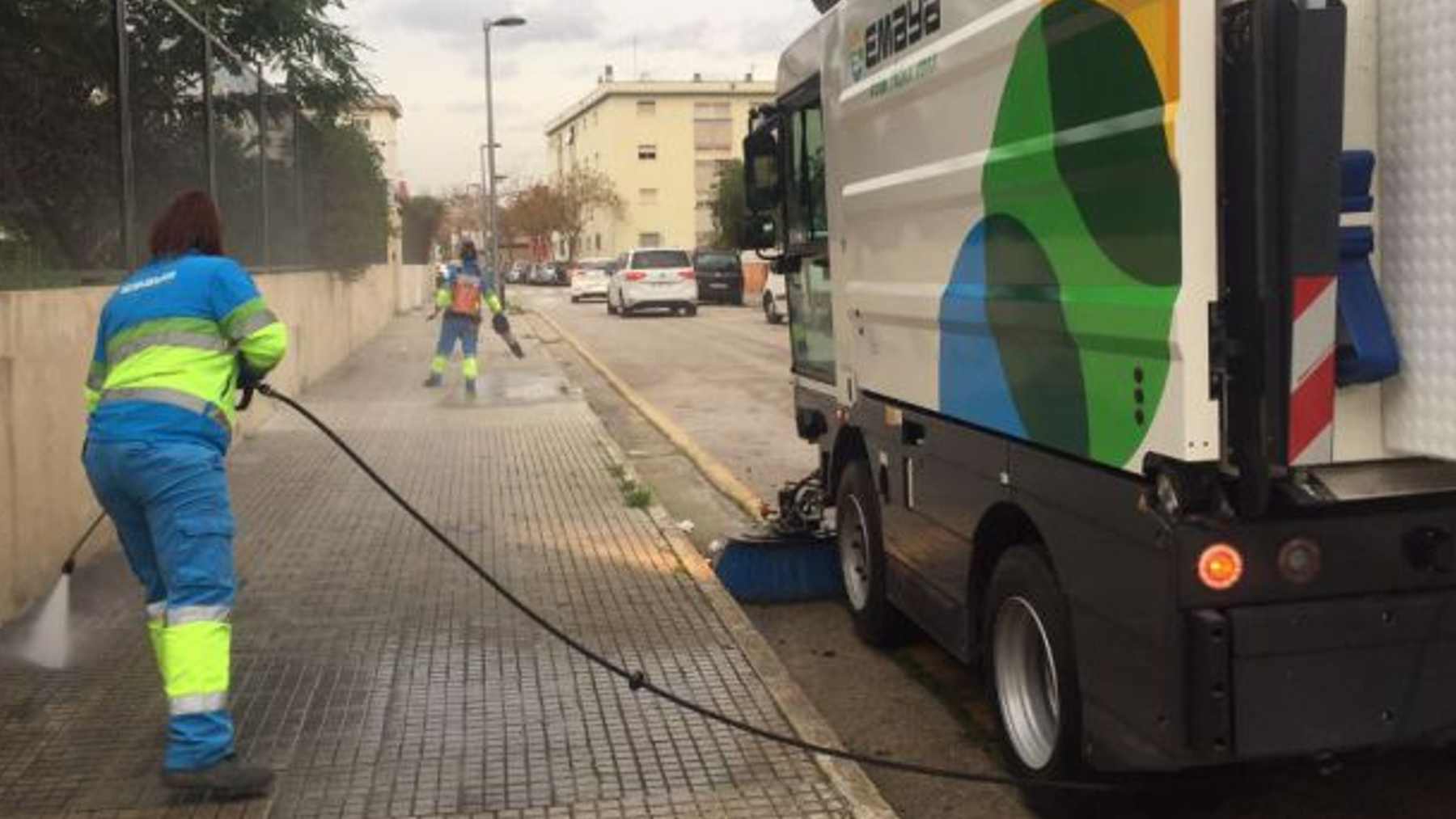 Operarios de la empresa de limpieza del Ayuntamiento de Palma.