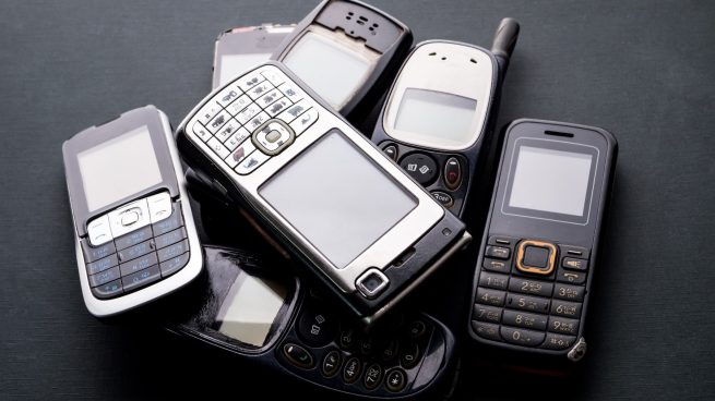 Valen un dineral y tú sin saberlo: estos móviles que tienes en casa te van a salvar el mes