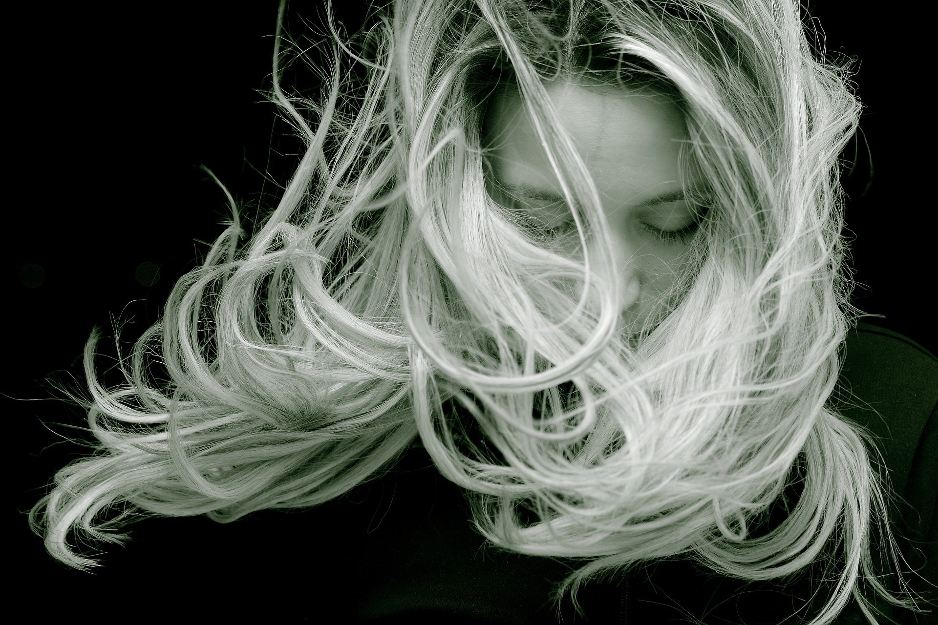 Las mejores formas de cuidar el pelo rubio en invierno