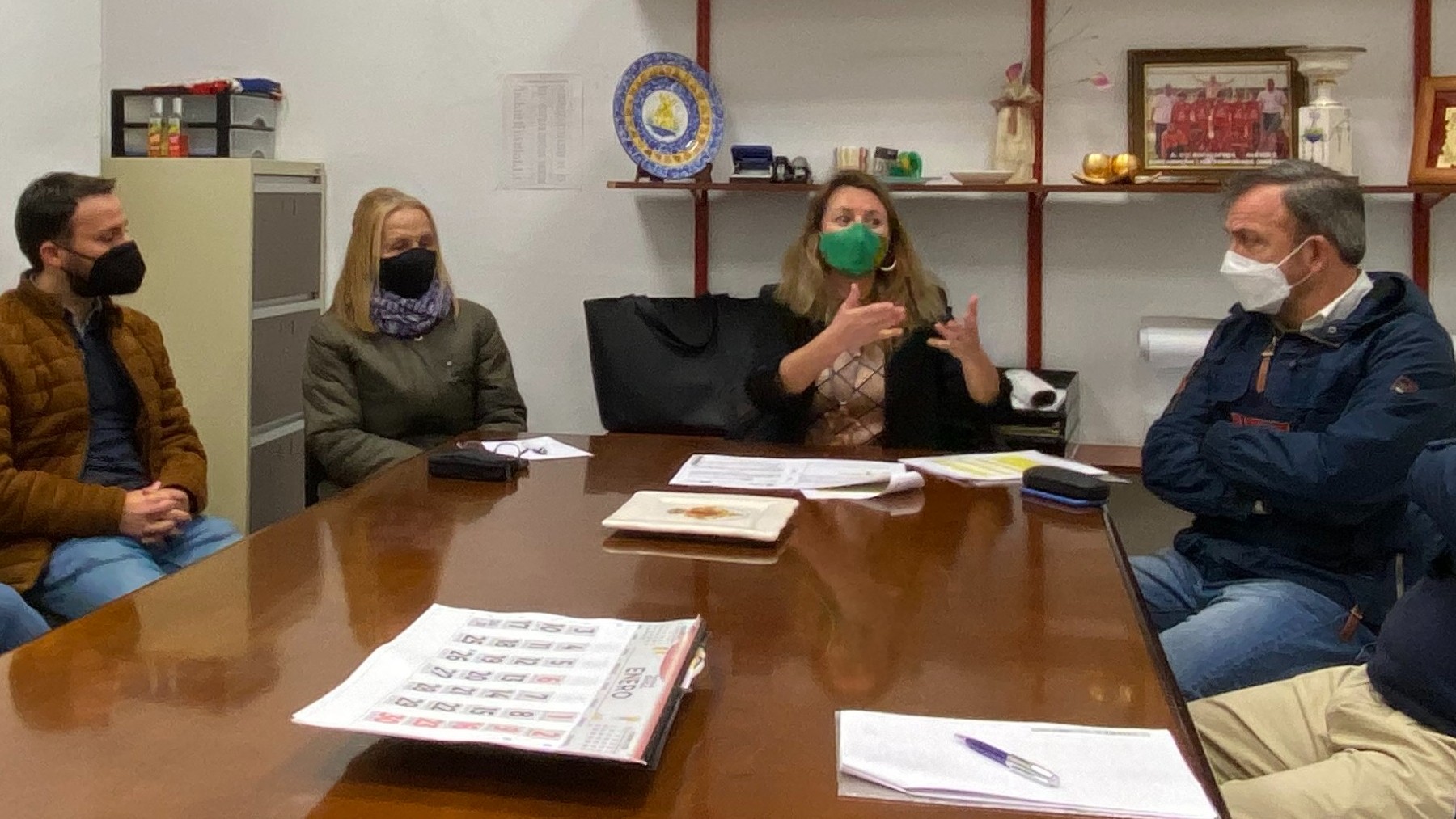 Begoña Carrasco y Vicky Amores en una reunión, el pasado martes.