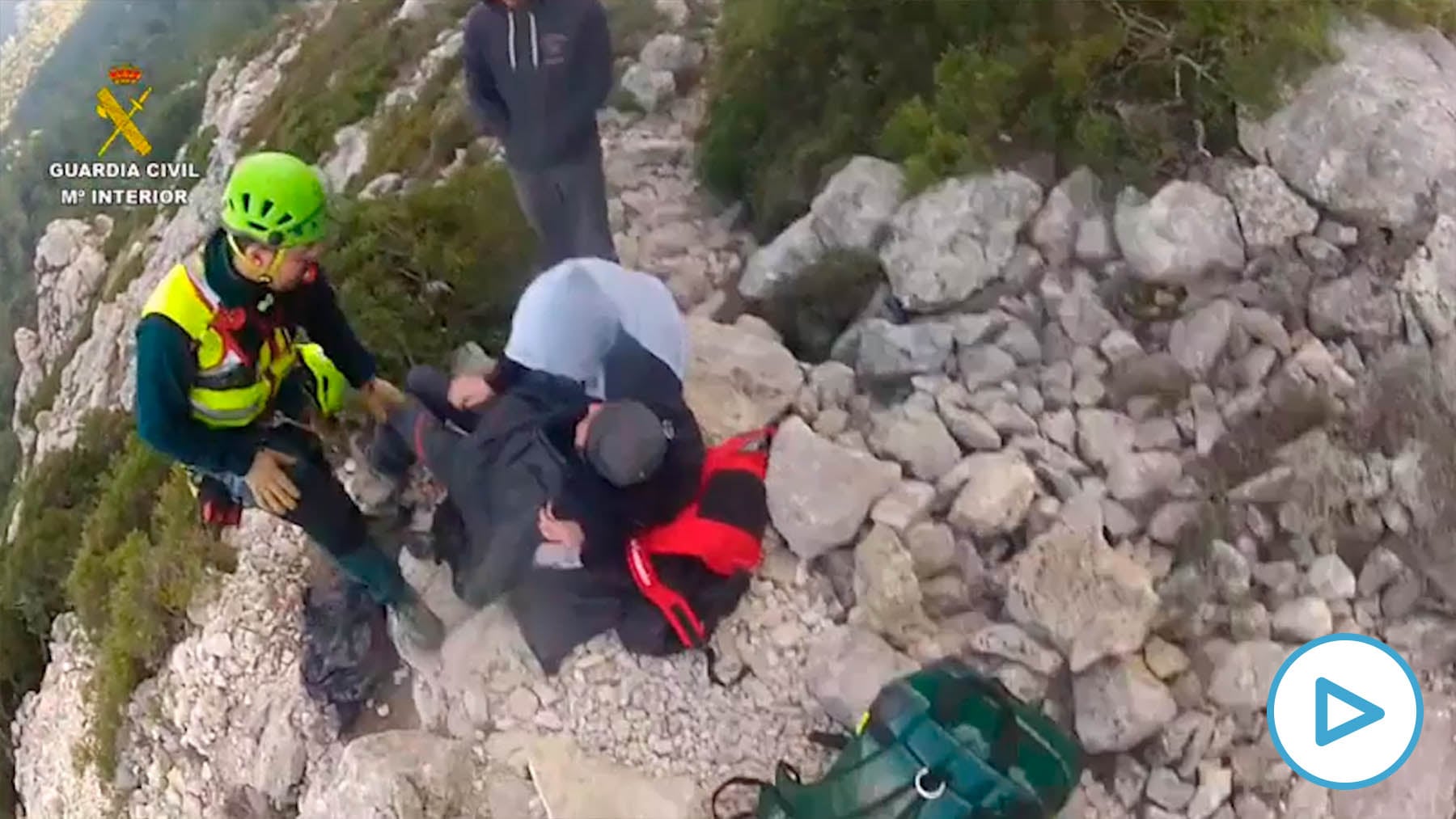 Guardia Civil y Bomberos de Mallorca rescatan a un hombre que sufrió un ...