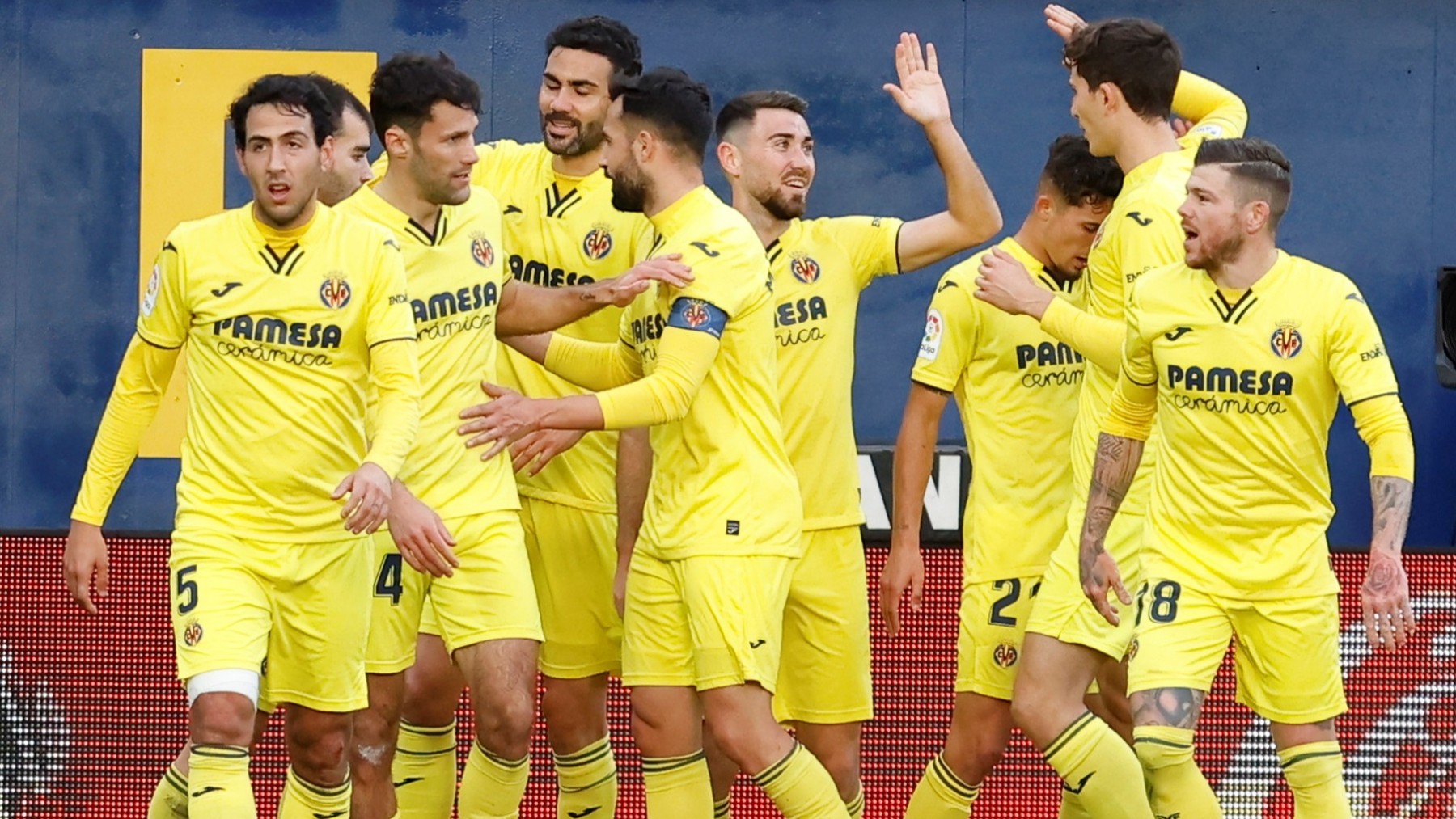 Los jugadores del Villarreal celebran uno de los goles ante el Mallorca. (EFE)