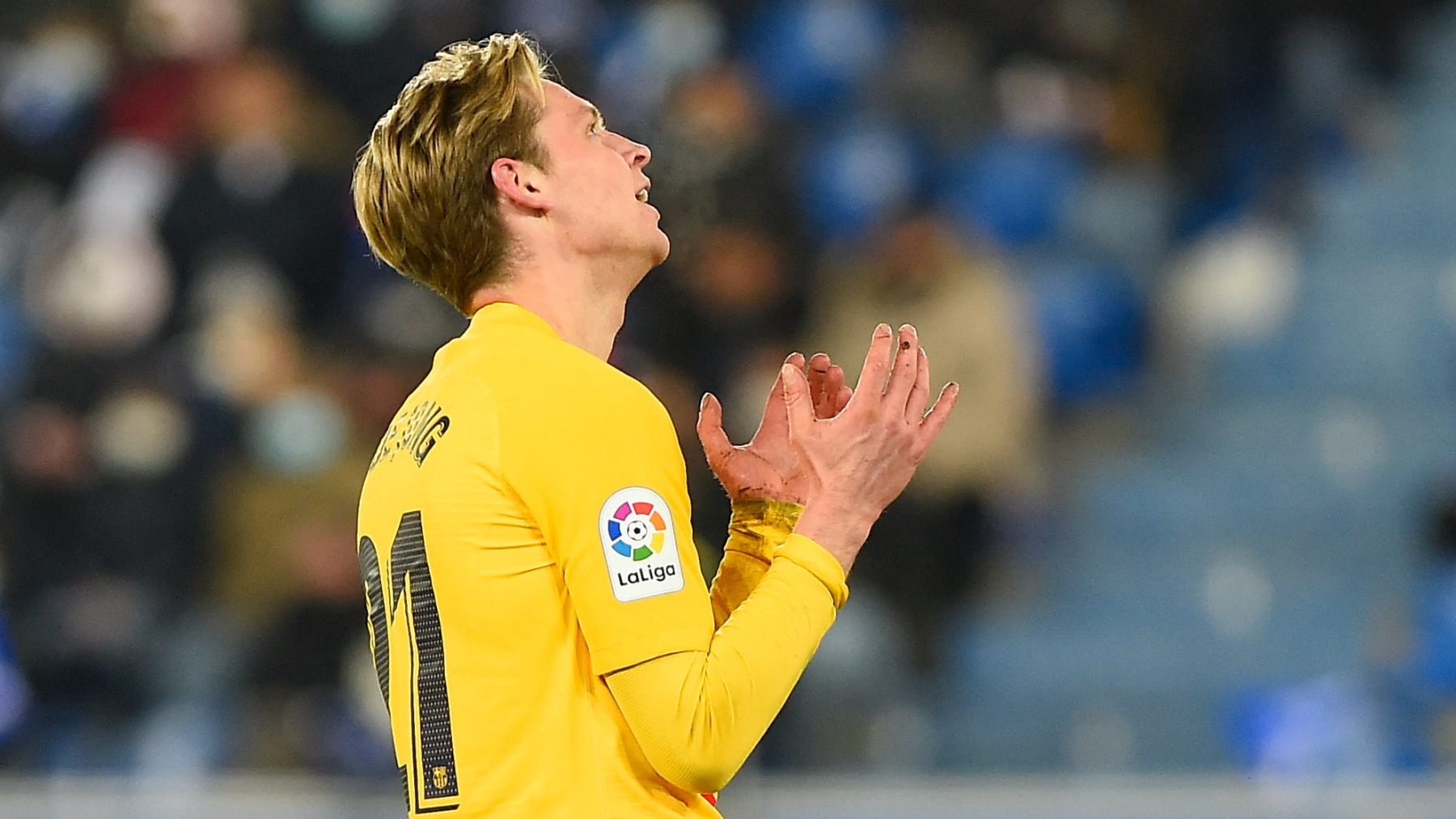 De Jong se lamenta con el Barcelona. (AFP)