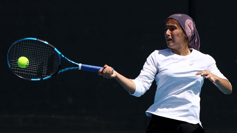 Safi, la tenista iraní que ha hecho historia al ganar un partido en el Open de Australia Junior (Getty)
