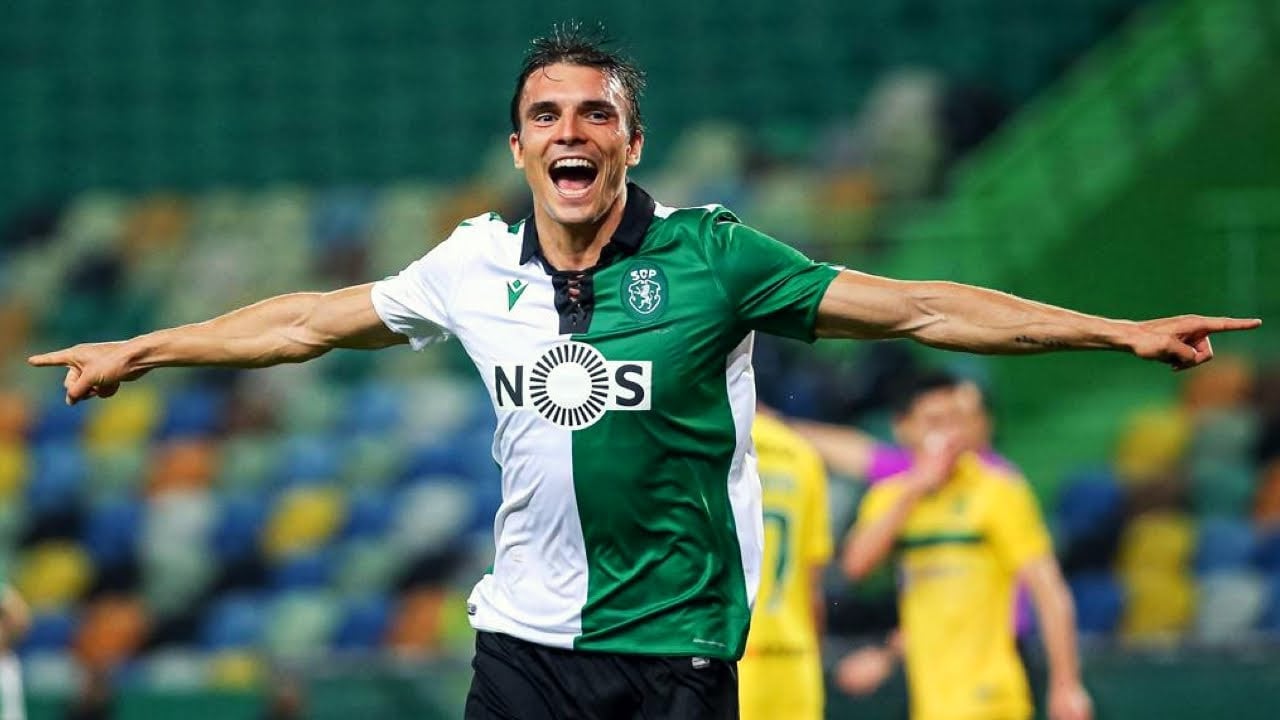 Palinha, celebrando un gol con el Sporting