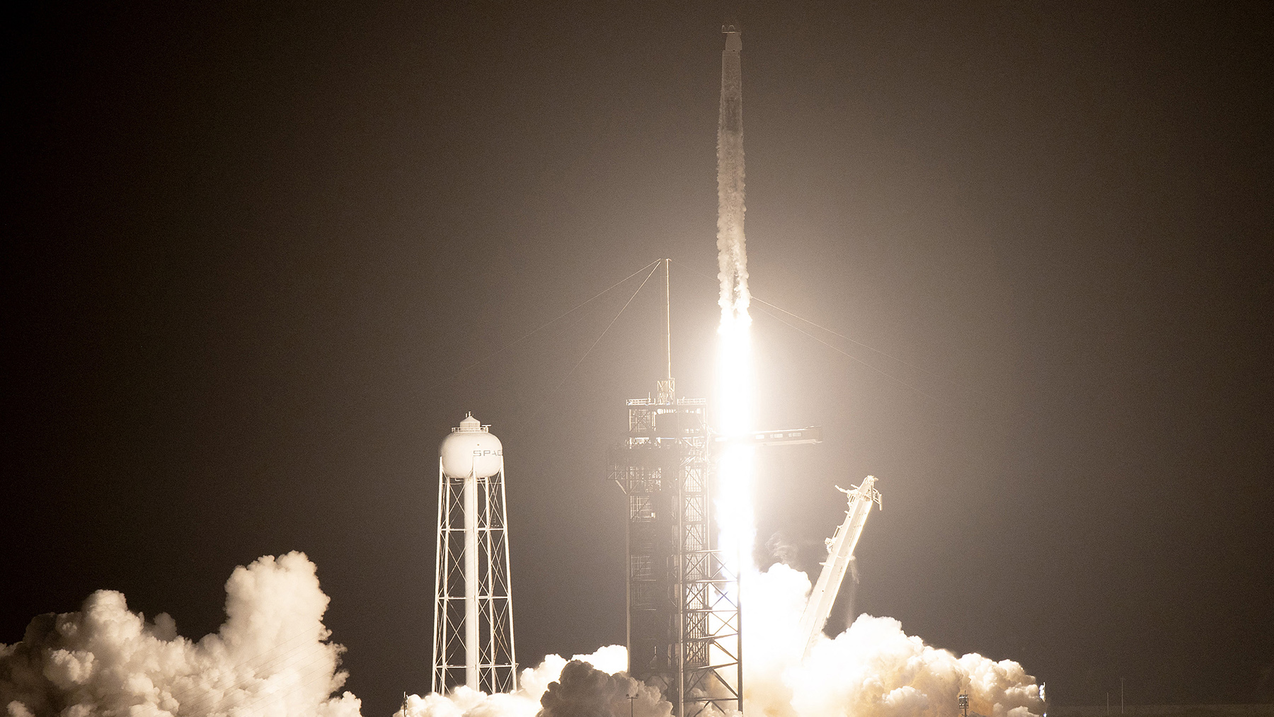 Lanzamiento de un cohete Falcon 9 de SpaceX.