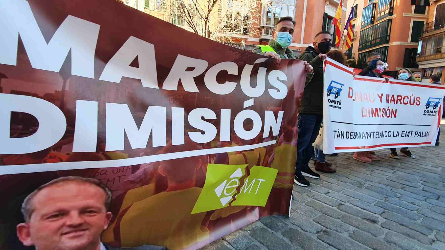 Protesta de los conductores de la EMT en Cort.