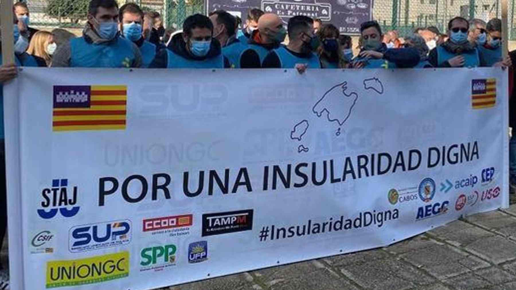 Concentración de funcionarios del Estado en Baleares para reivindicar un plus de insularidad digno.