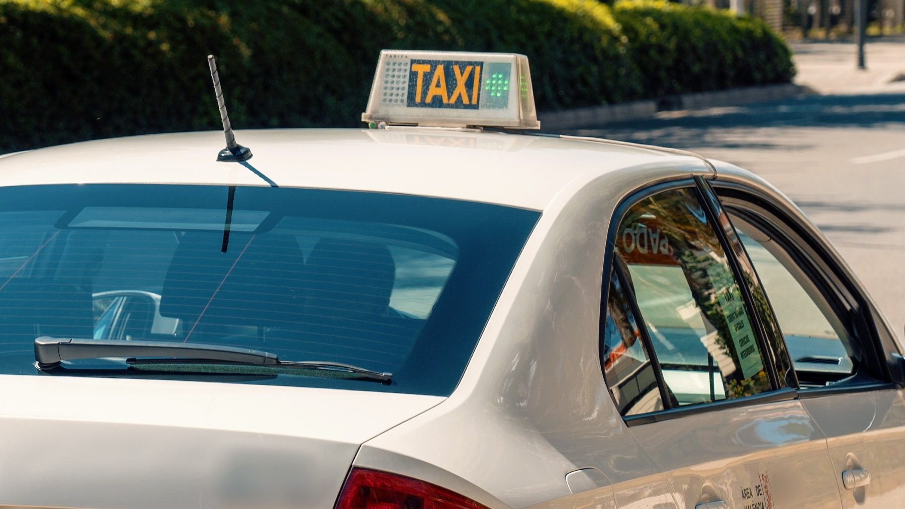 Élite Taxi promueve la querellla contra el gigante Uber.