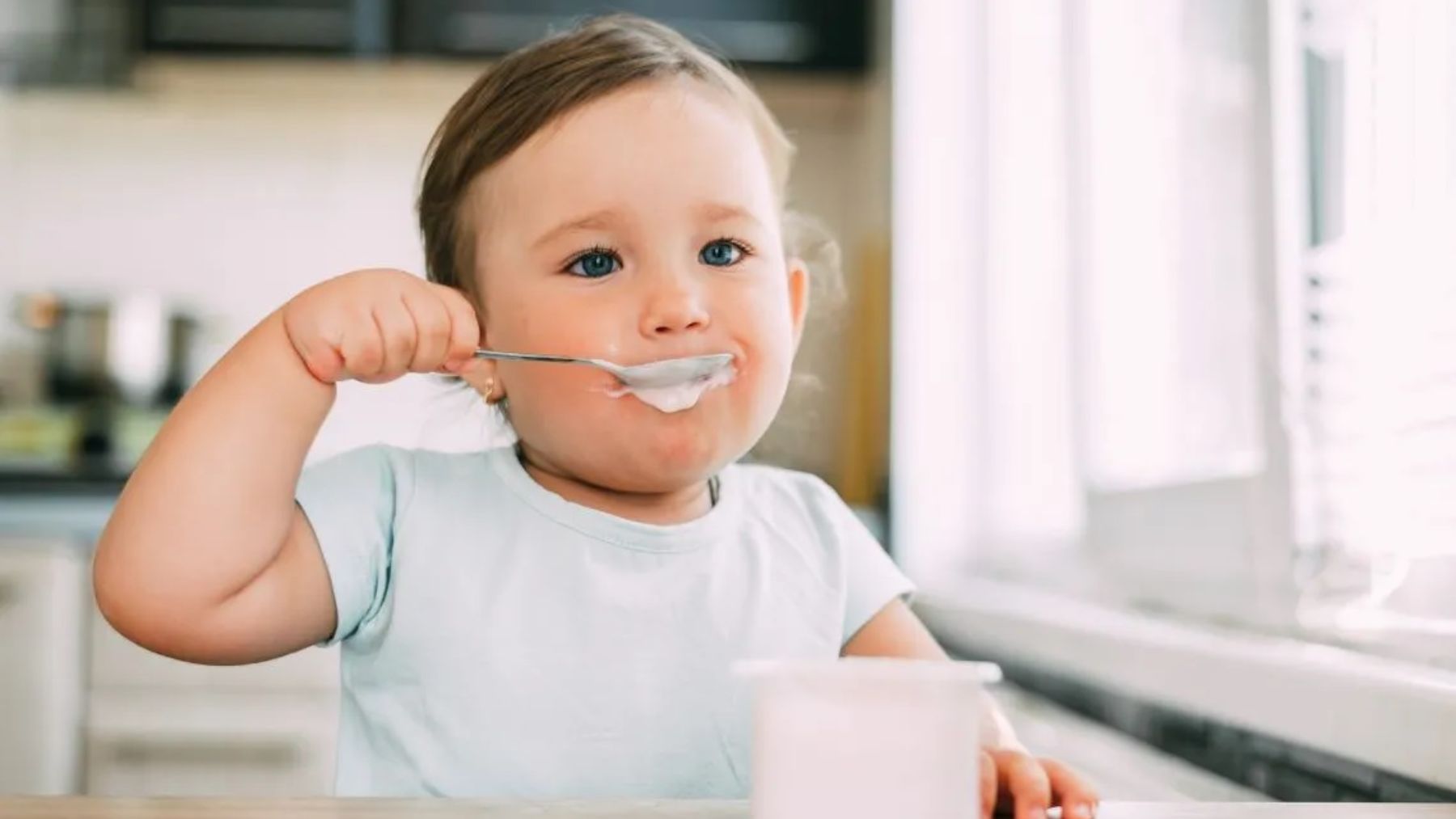 Descubre qué yogures puedes dar al bebé y cuáles evitar