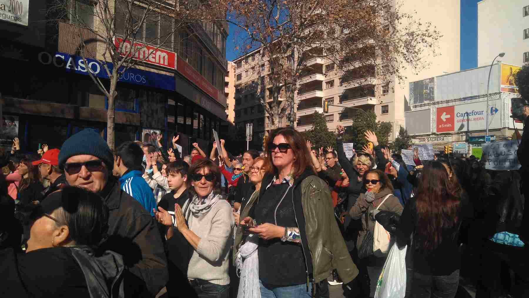 Manifestación del colectivo antivacunas celebrada hoy sábado en Palma.