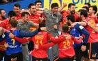 La selección de balonmano de España, los Hispanos, celebran su pase a la final del Europeo de balonmano. (AFP)