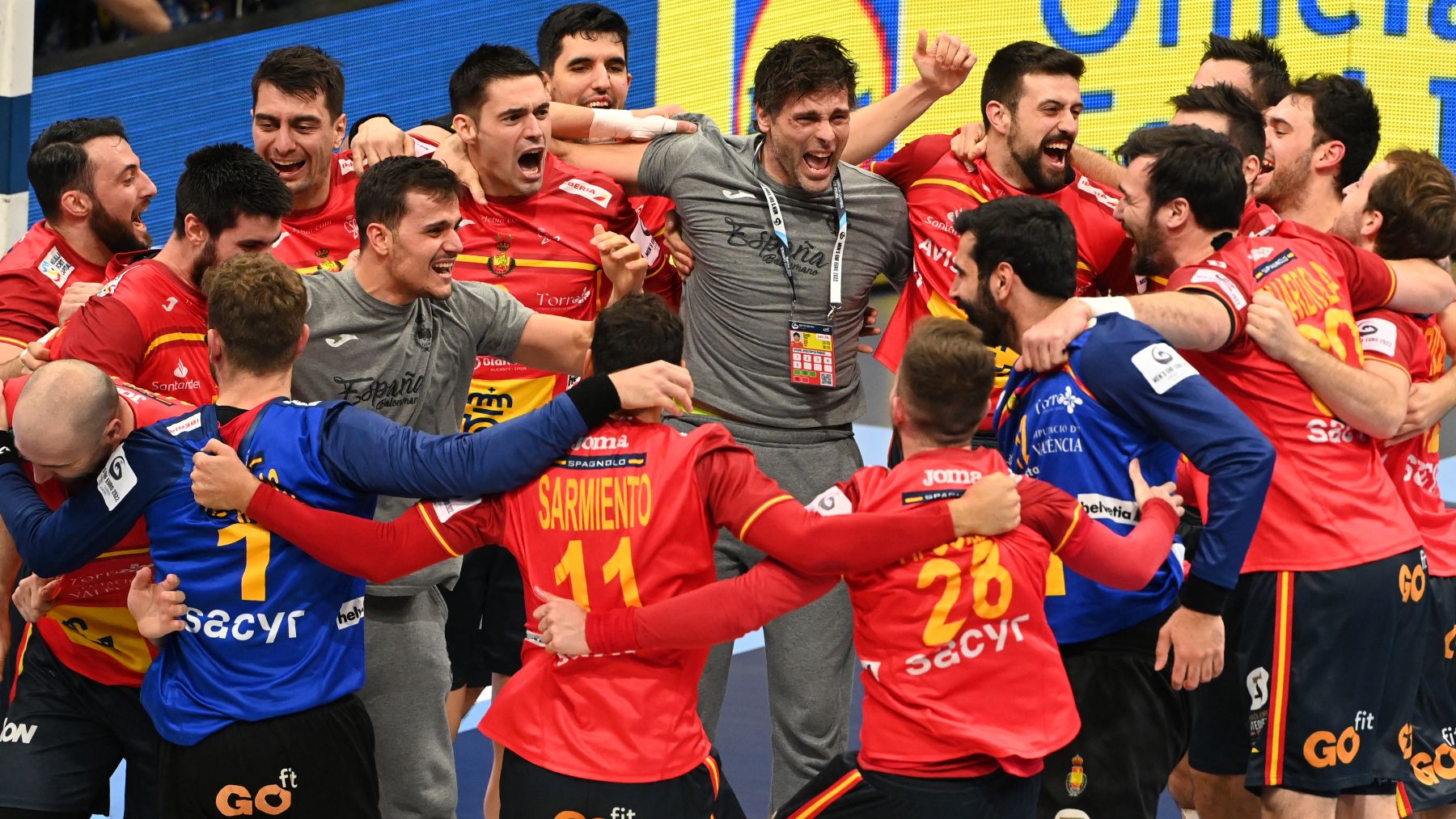 La selección de balonmano de España, los Hispanos, celebran su pase a la final del Europeo. (AFP)