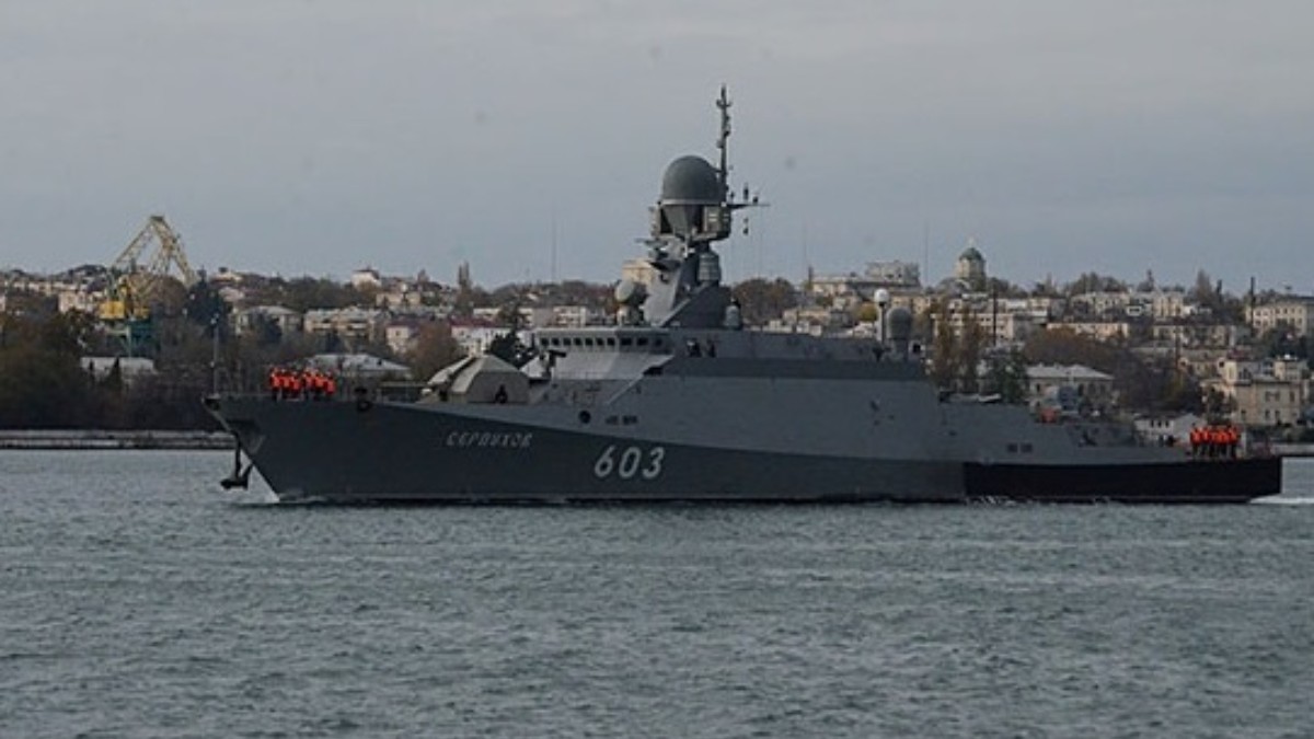El buque lanzamisiles ruso Serpujov.