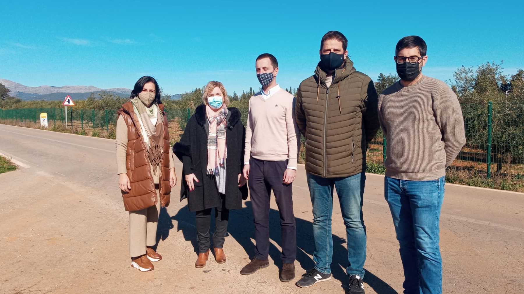 Llorenç Galmés con miembros del PP de Sa Pobla.