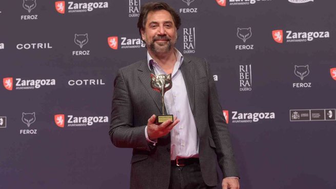 Javier Bardem posa con su Premio Feroz 2022