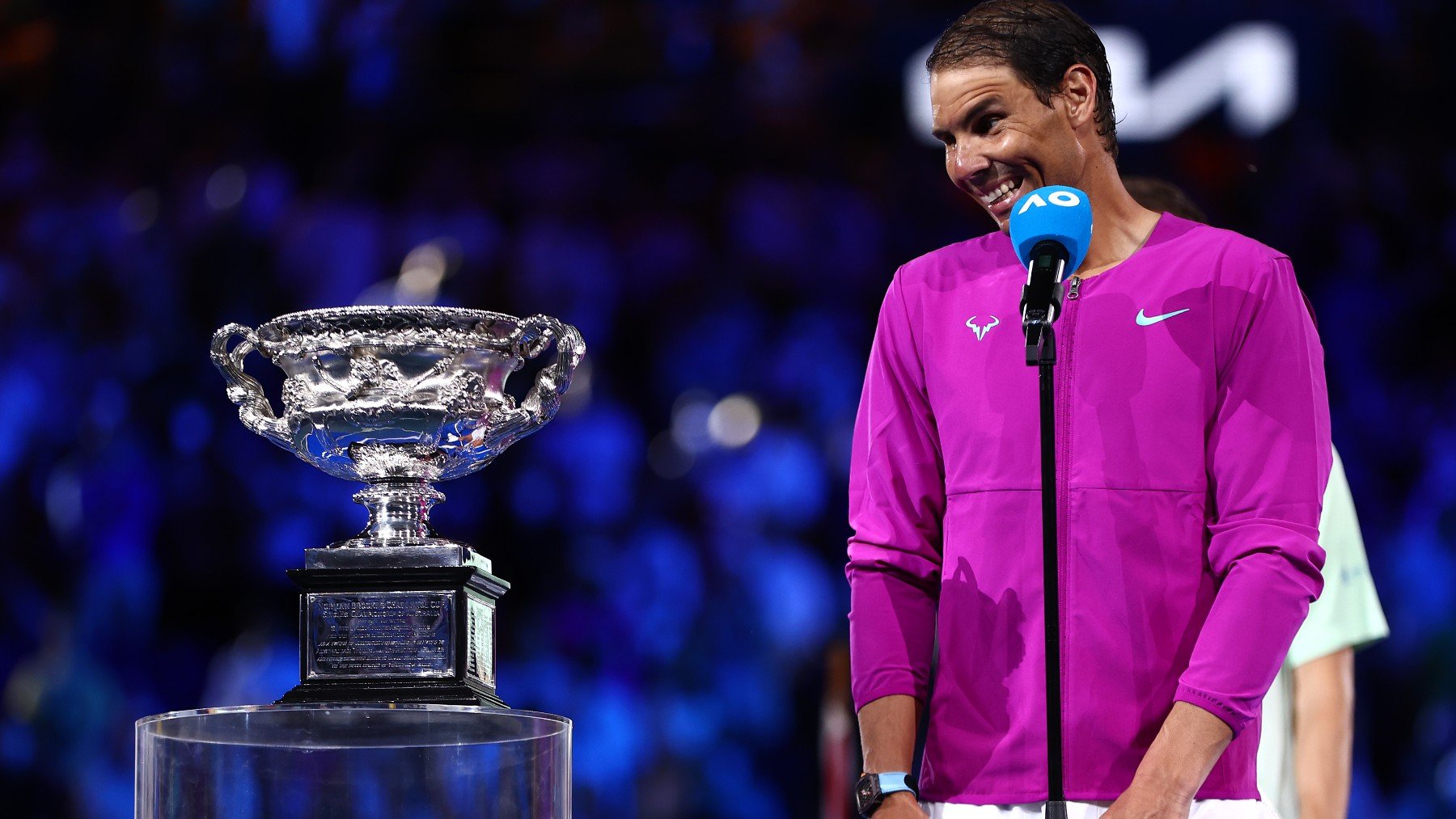 Nadal, antes de recoger el trofeo. (Getty)