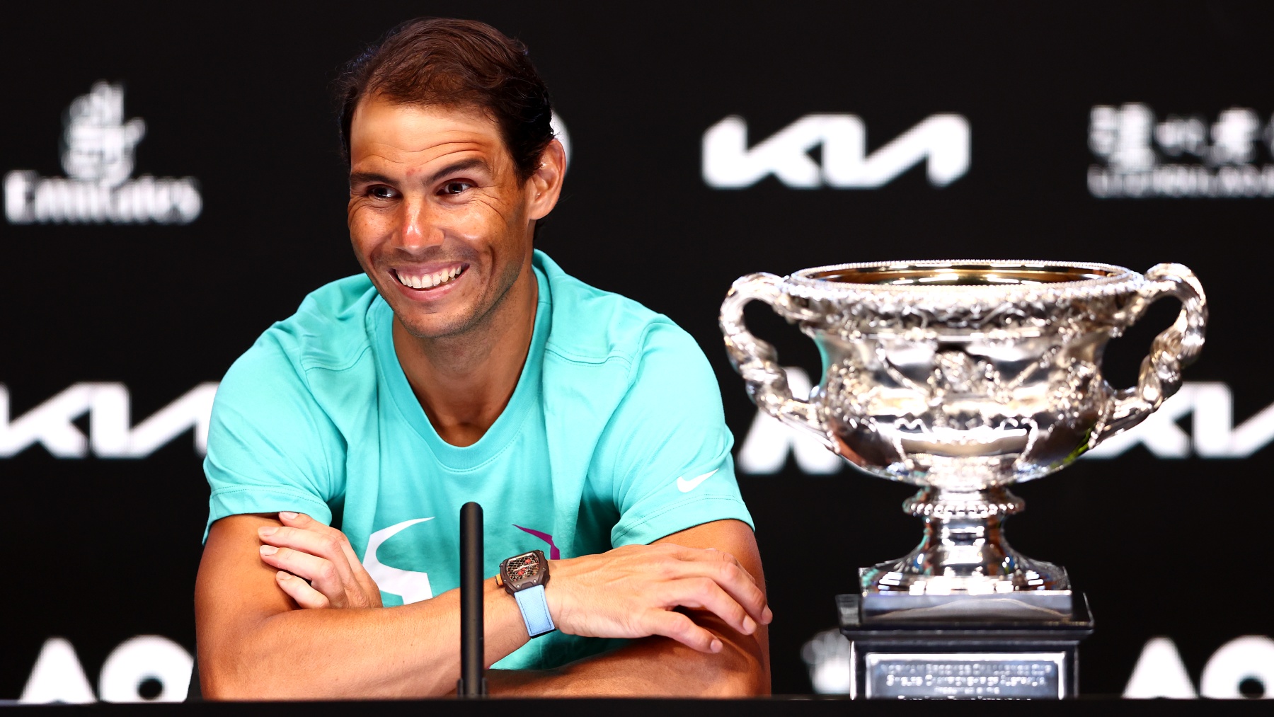 Nadal, junto al trofeo de campeón del Open de Australia. (Getty)