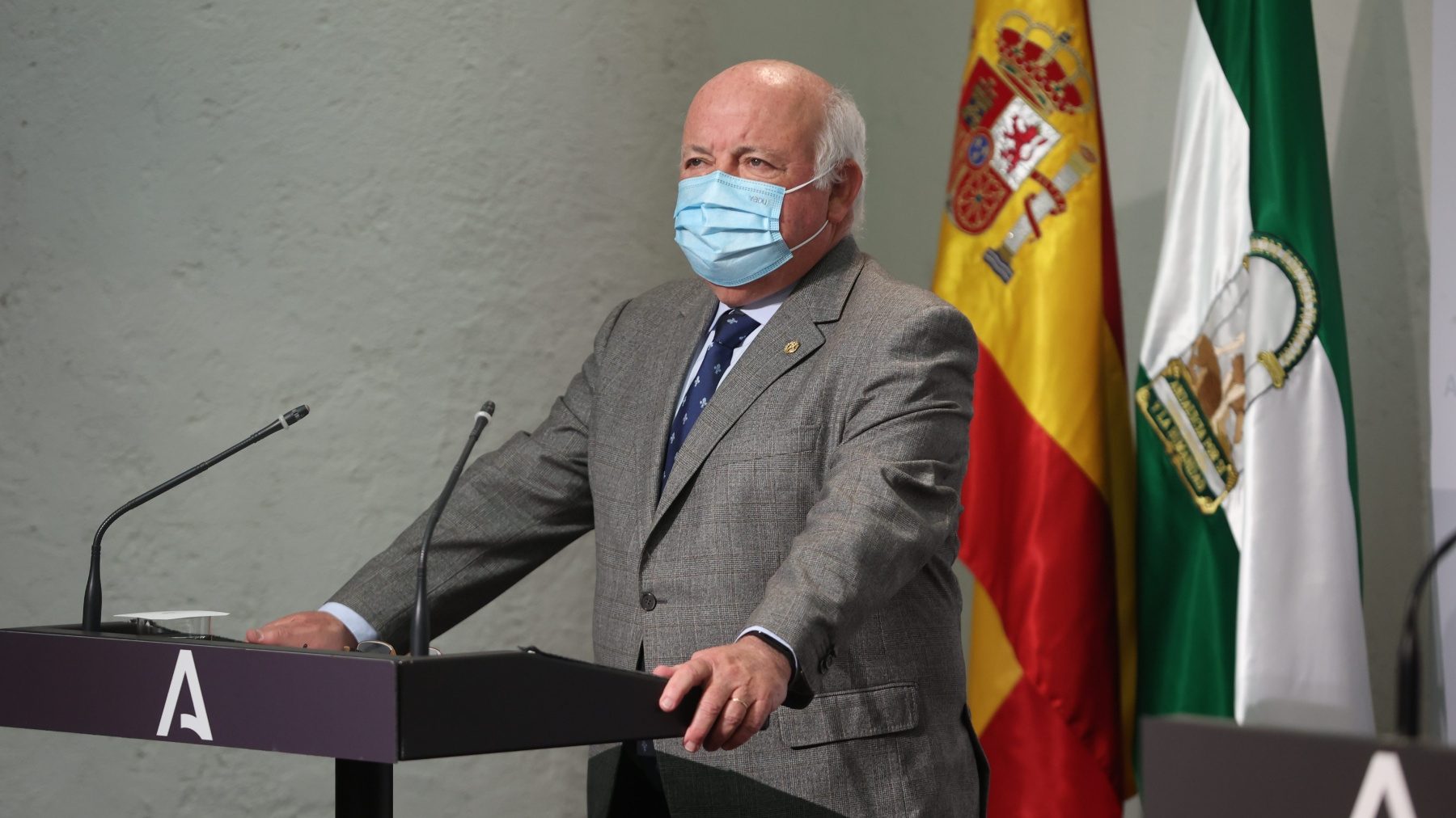 El consejero andaluz de Salud, Jesús Aguirre, en la rueda de prensa posterior al Consejo de Gobierno (JOAQUÍN CORCHERO / EUROPA PRESS).