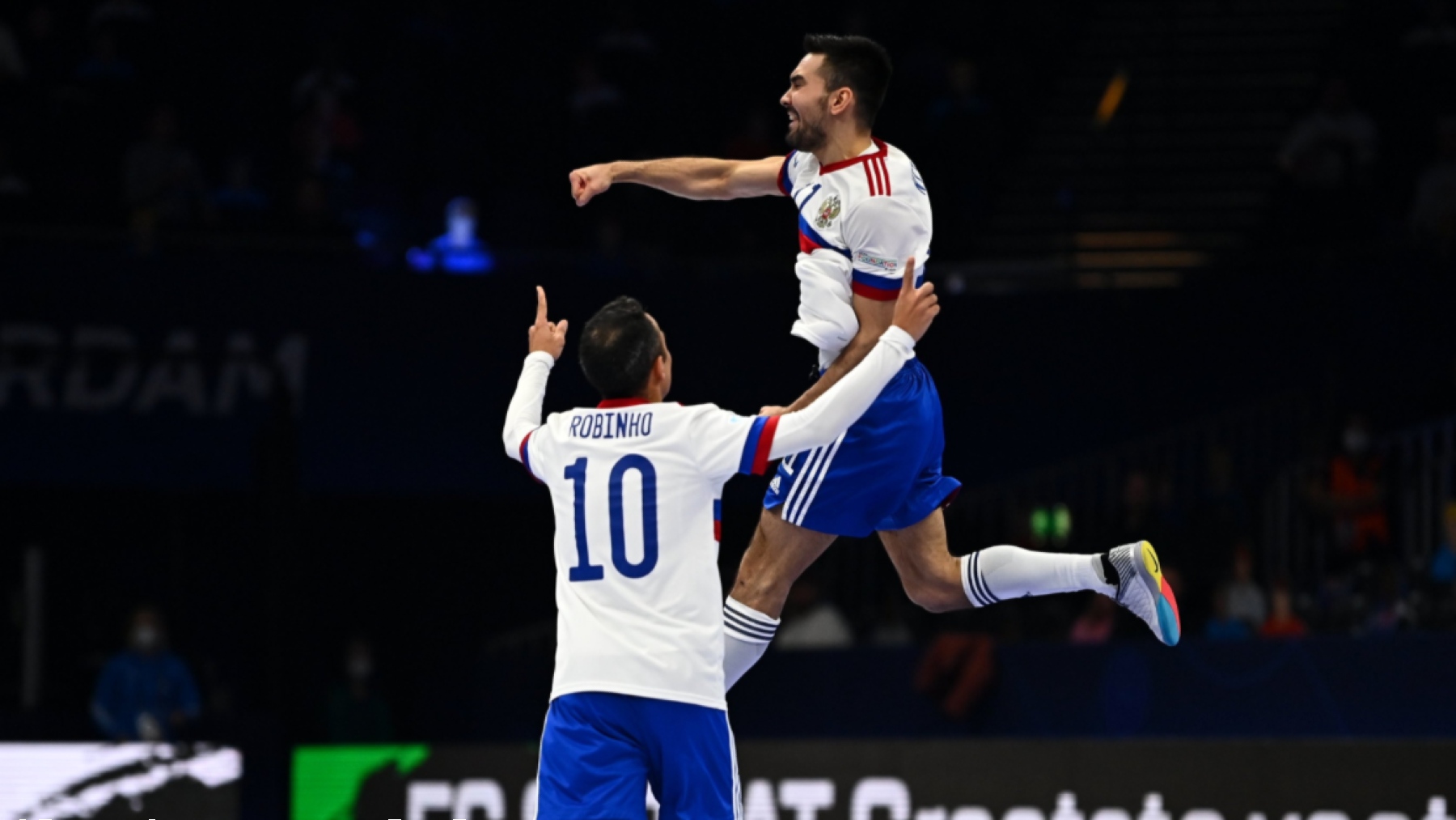 Los jugadores de Rusia celebran un gol. (UEFA)