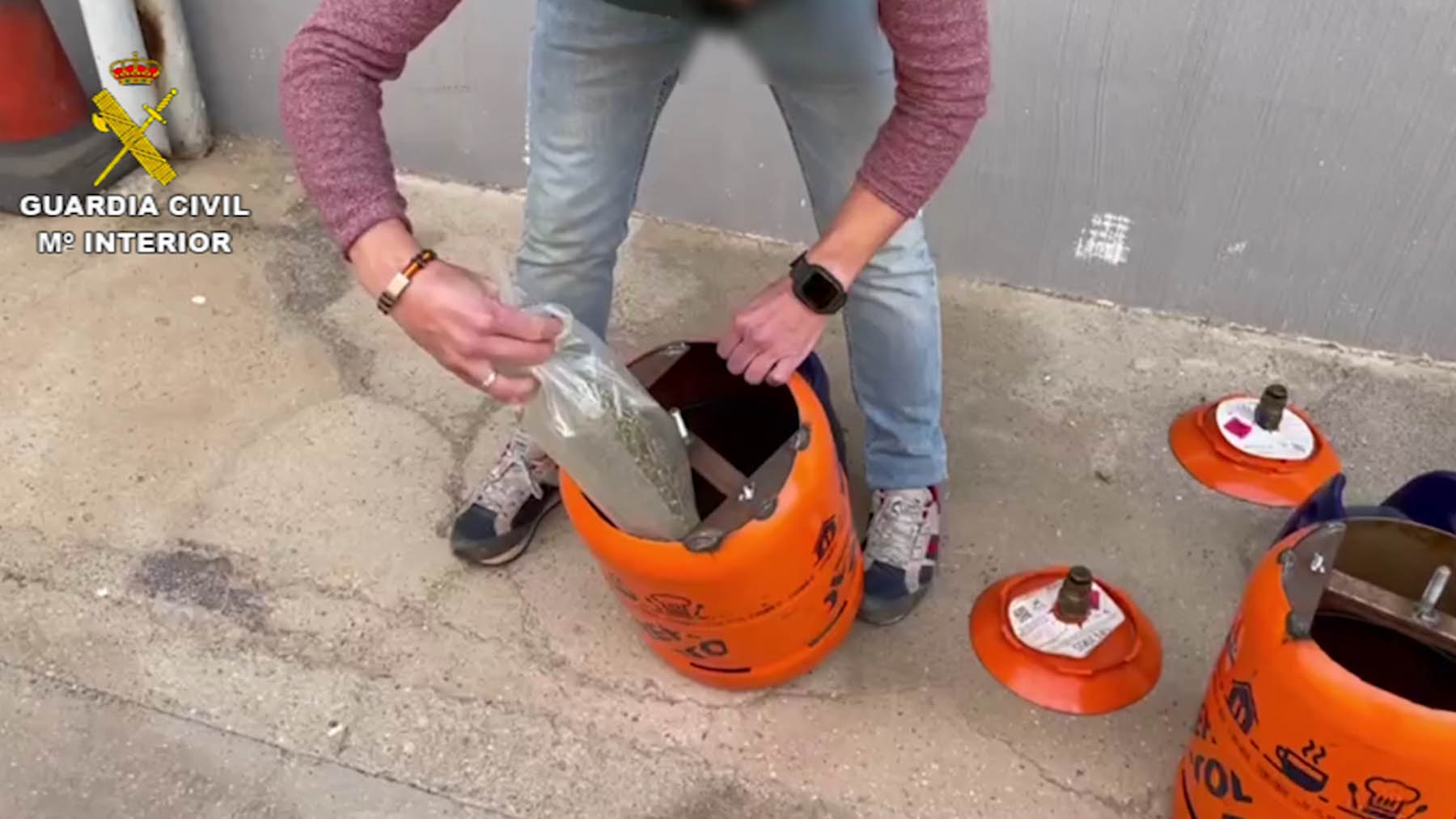 Droga hallada en el interior de una bombona de butano manipulada.