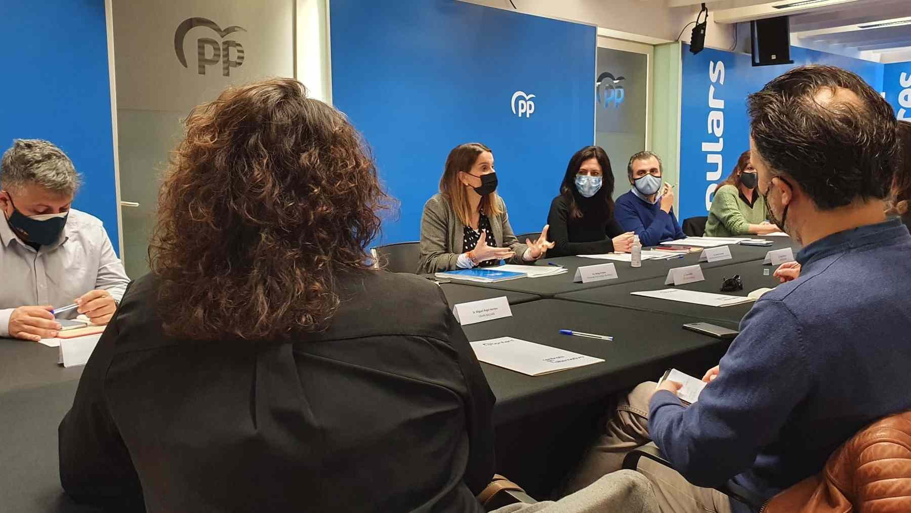 Marga Prohens, durante su reunión con representantes del sector educativo.