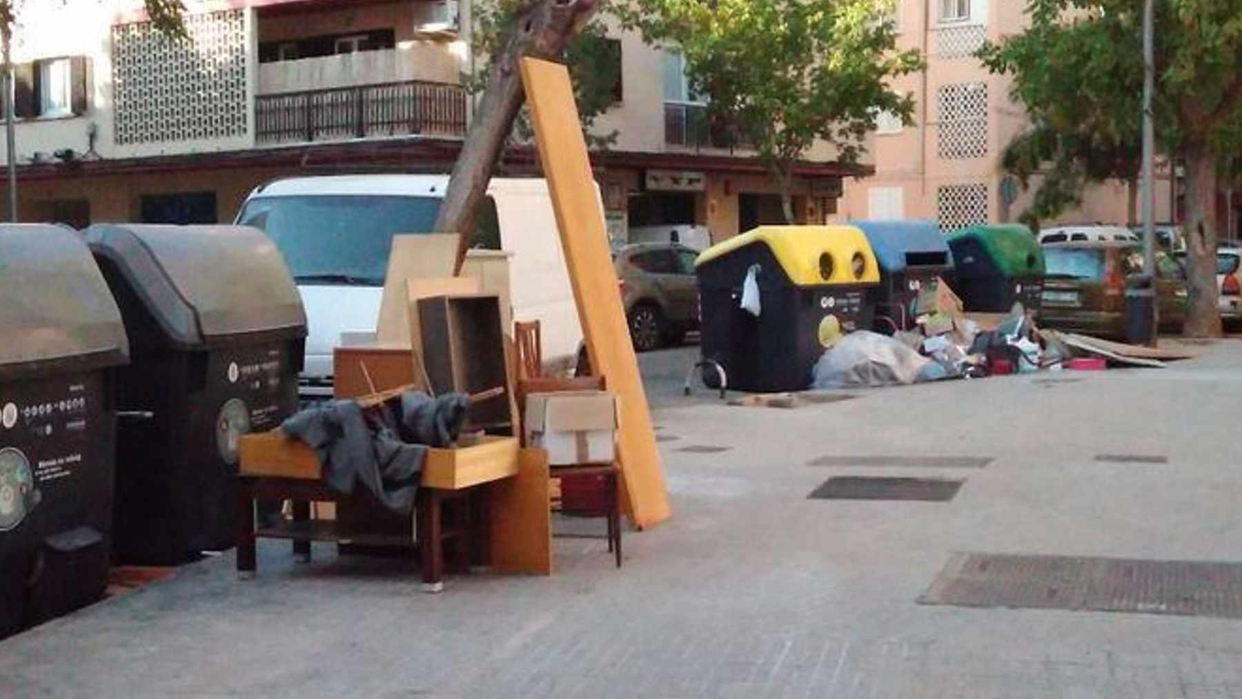 Basura acumulada en una calle de Palma.