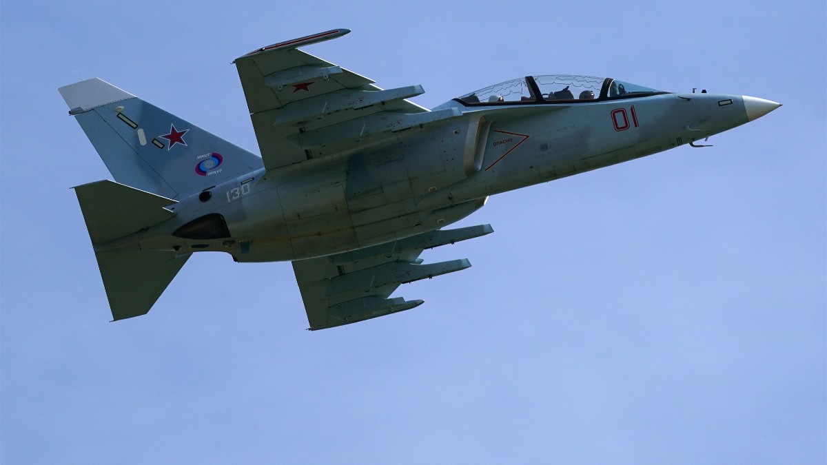 Un bombardero de ataque Su-25SM actúa en el Foro Internacional Militar y Técnico ARMY 2020.