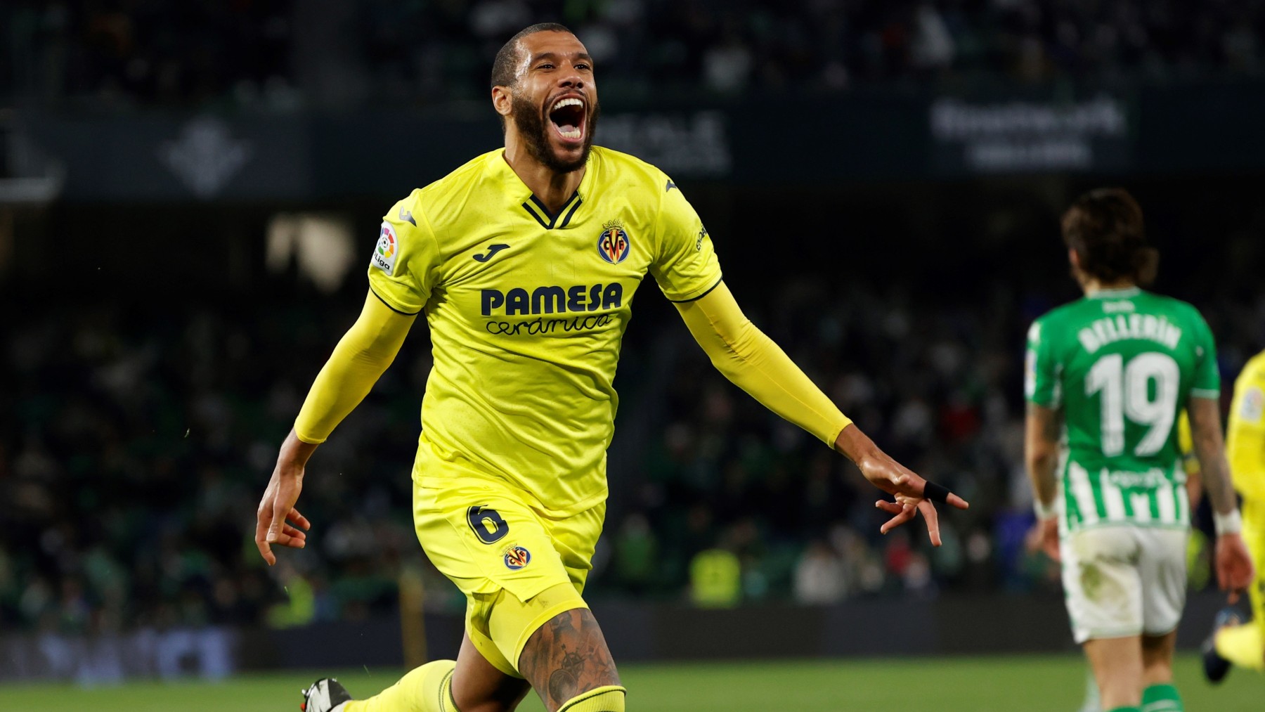 Capoue celebra su gol marcado al Betis (EFE).