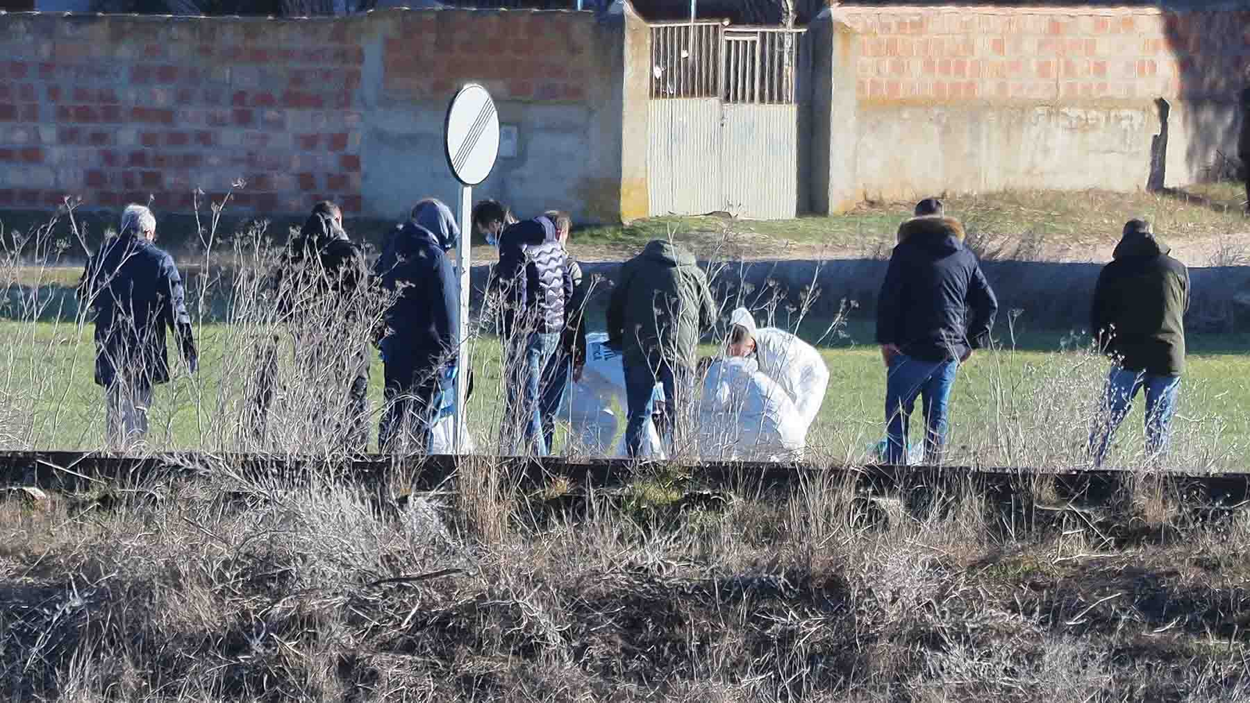 Los agentes de la Guardia Civil en la zona en la que se encontró el cuerpo sin vida de Esther López